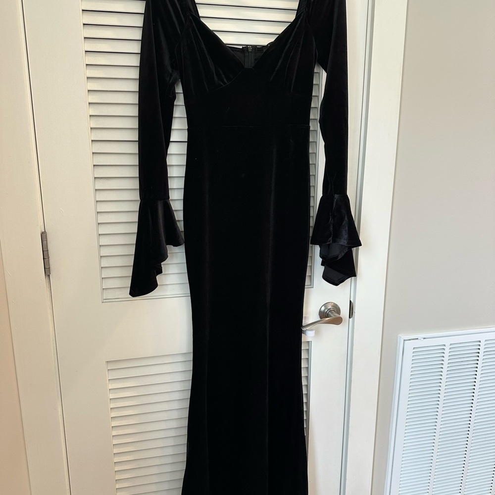 Lulus dramatic instincts Black Velvet bell sleeve mermaid maxi Dress